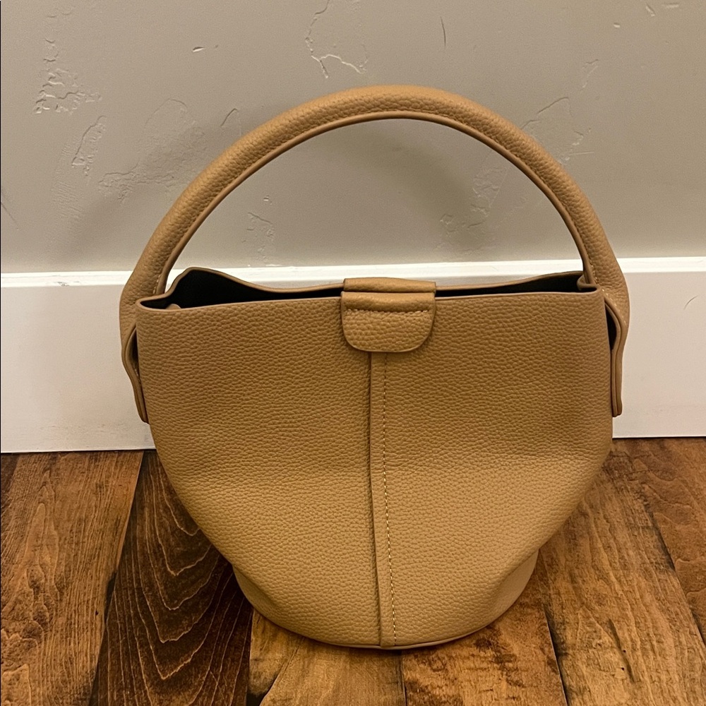 BNL Pebbled Leather Top Handle Crossbody Bucket Bag Beige - Picture 4 of 5